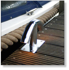 Sfeervolle verlichting en bolder in n! Steigerlamp. Sloep. Boot.