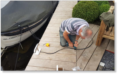 Steigerverlichting.nl kan ook de installatie van de steigerlampen voor u verzorgen.